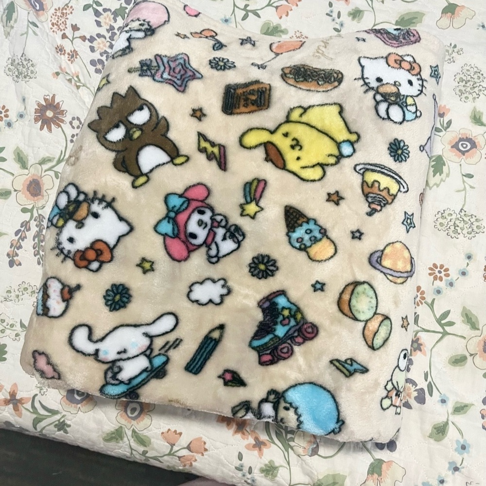 Hello kitty and friends college colors beige plush blanket
